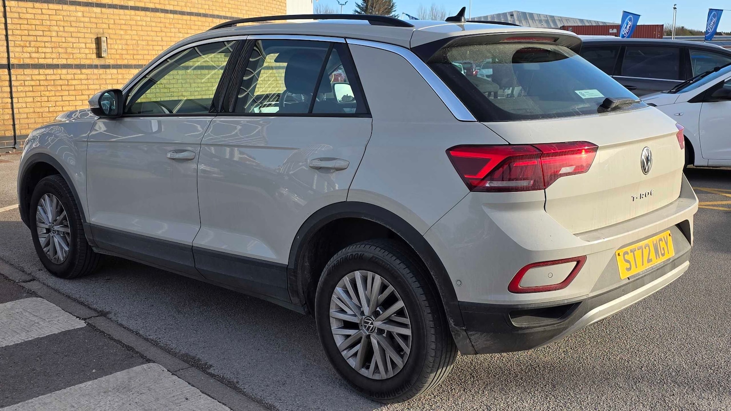 Used Volkswagen T-Roc 2023 for sale - 77589043: Photo 2