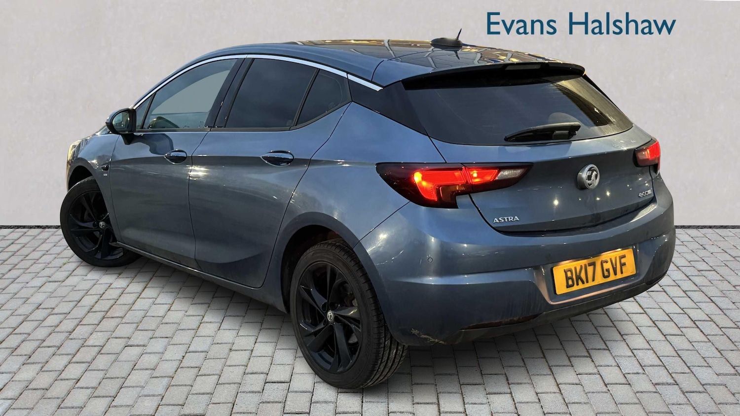 Used Vauxhall Astra 2017 for sale - 77281903: Photo 2