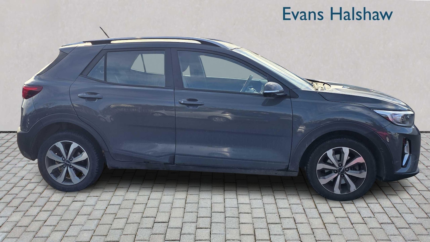 Used Kia Stonic 2023 for sale - 77480672: Photo 2