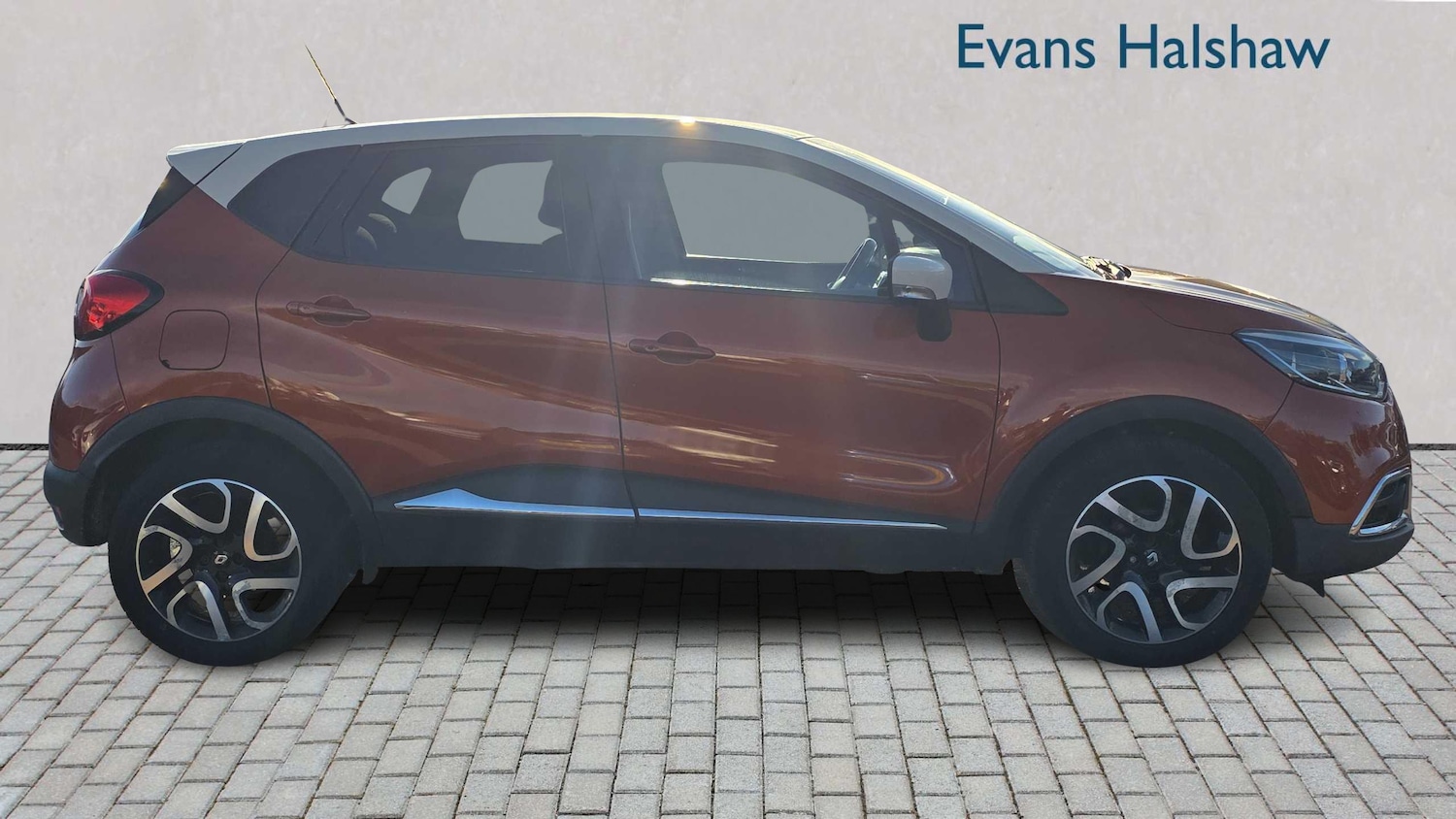 Used Renault Captur 2016 for sale - 76378797: Photo 2