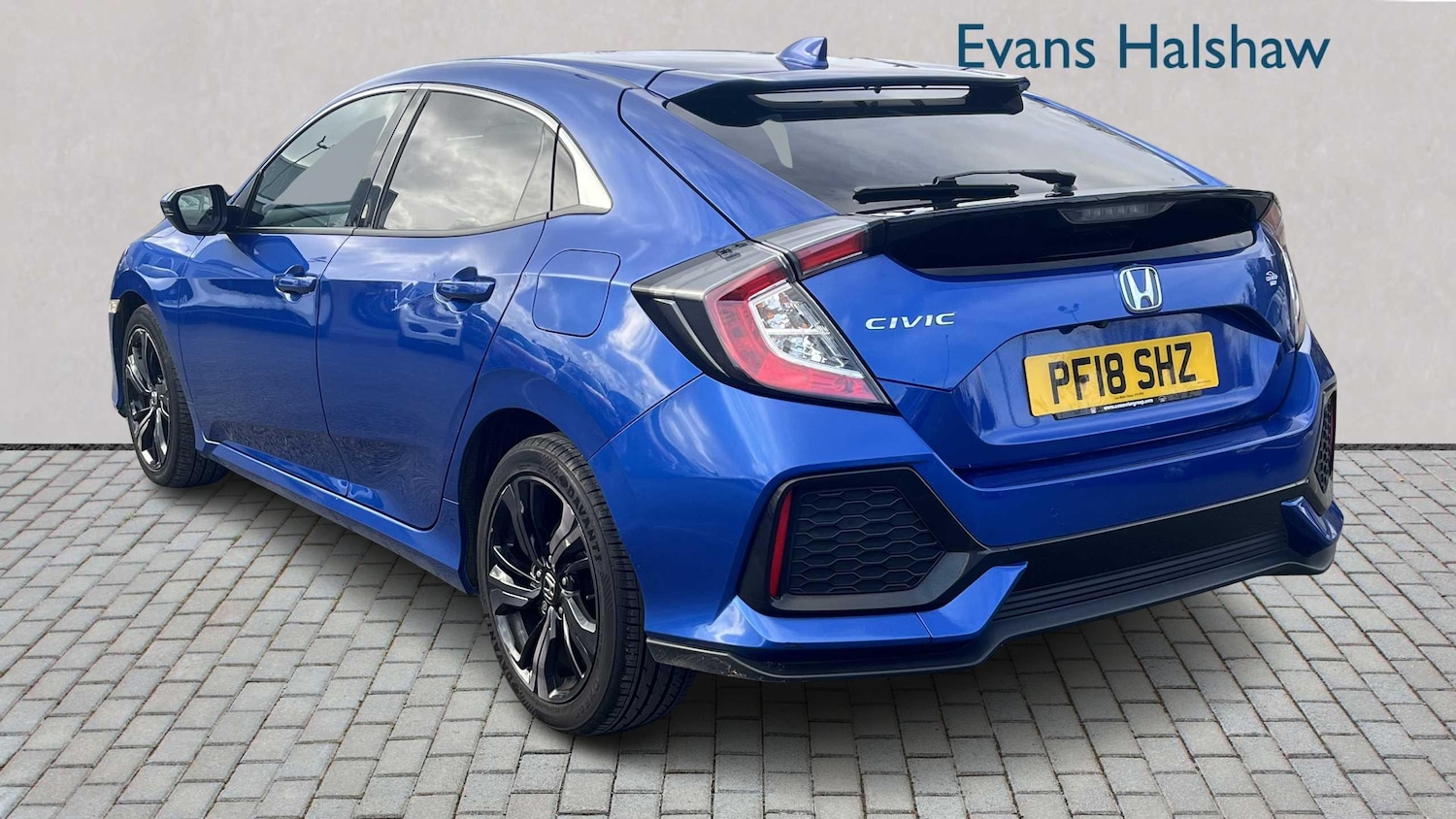 Used Honda Civic 2018 for sale - 76362582: Photo 2