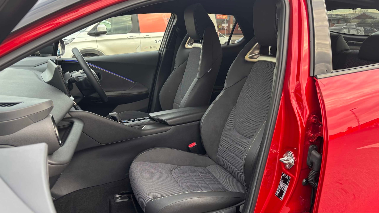 Used Toyota C-HR 2024 for sale - 76587597: Photo 12