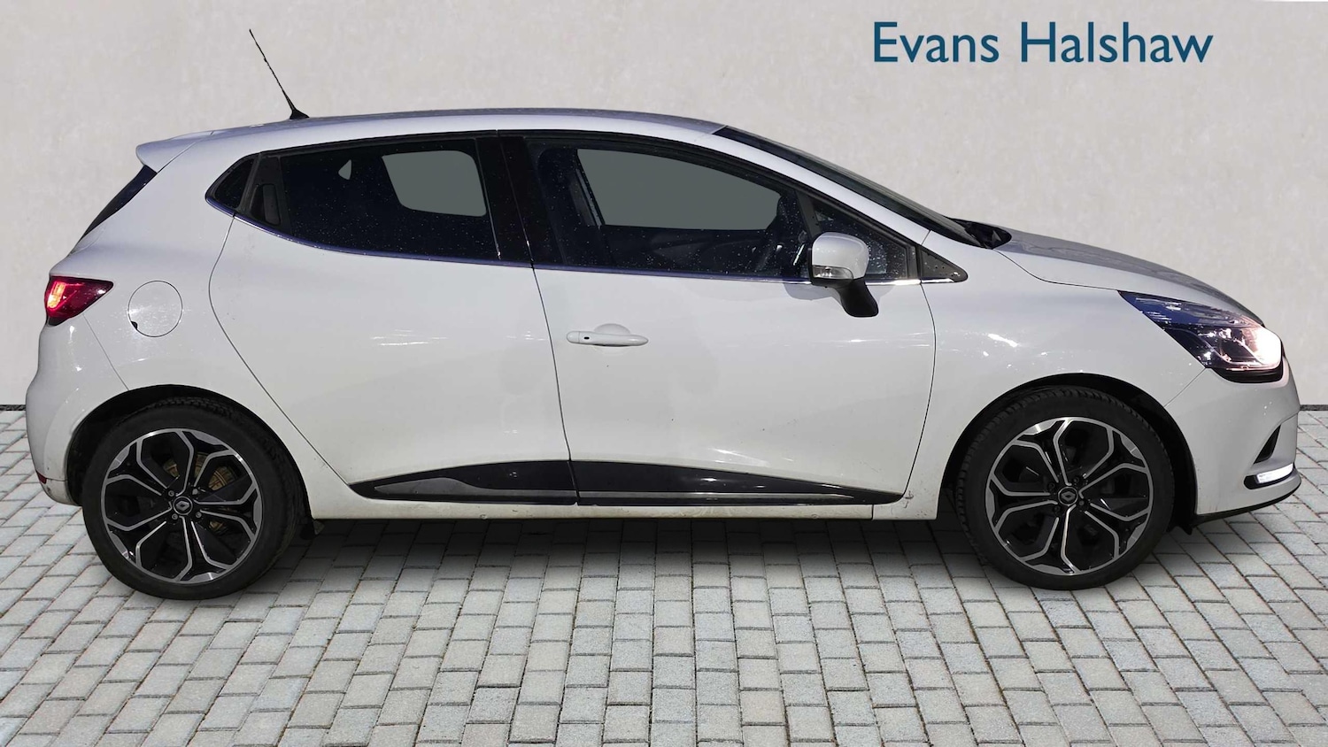 Used Renault Clio for sale - 77308420: Photo 2