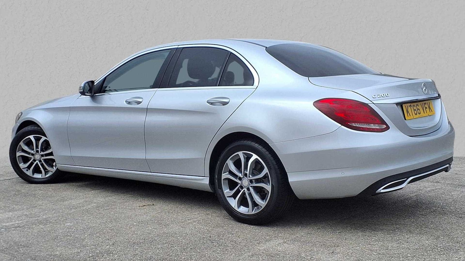 Used Mercedes-Benz C Class 2017 for sale - 76648943: Photo 2