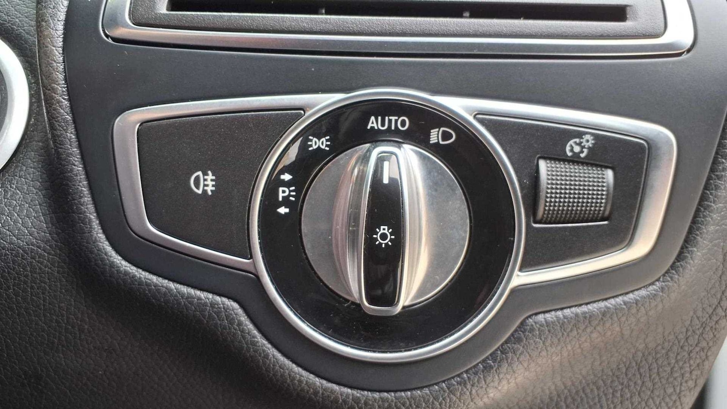 Used Mercedes-Benz C Class 2017 for sale - 76648943: Photo 35