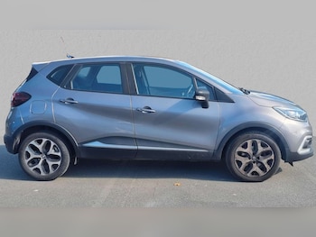 Used Renault Captur 2017 for sale - 76087798: Photo 2