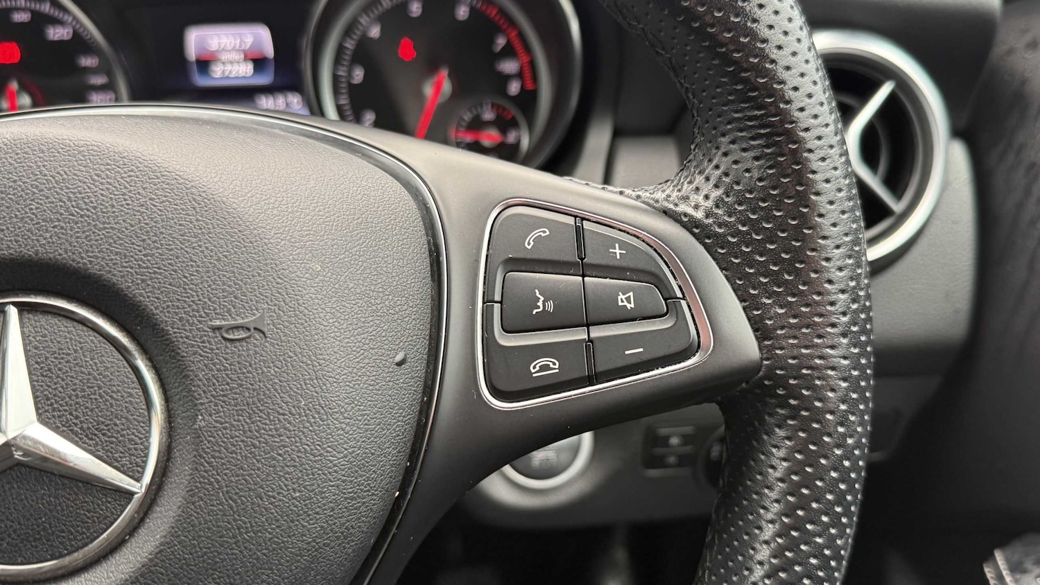 Used Mercedes-Benz GLA 2018 for sale - 76442504: Photo 21