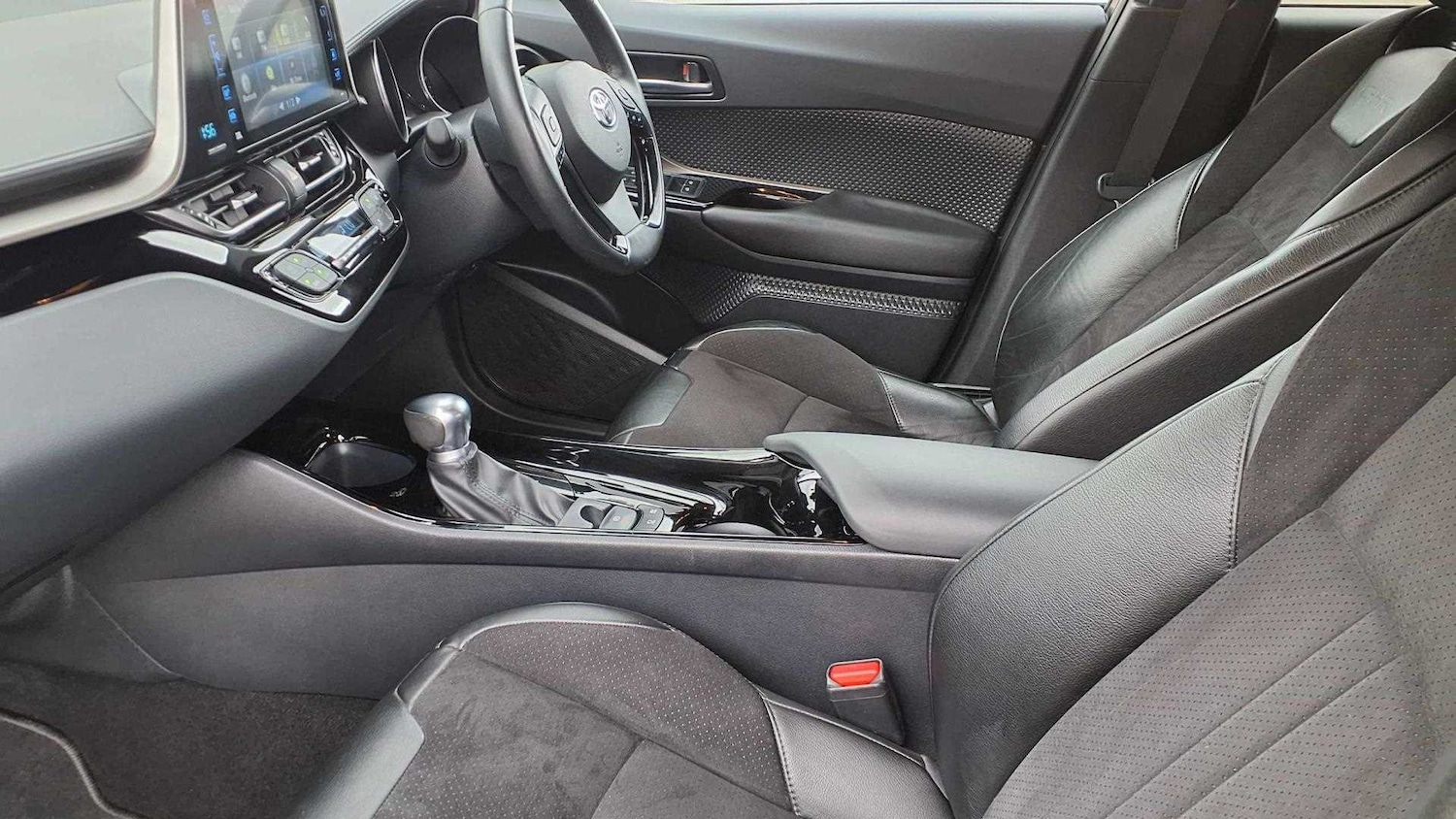 Used Toyota C-HR 2019 for sale - 76298300: Photo 17