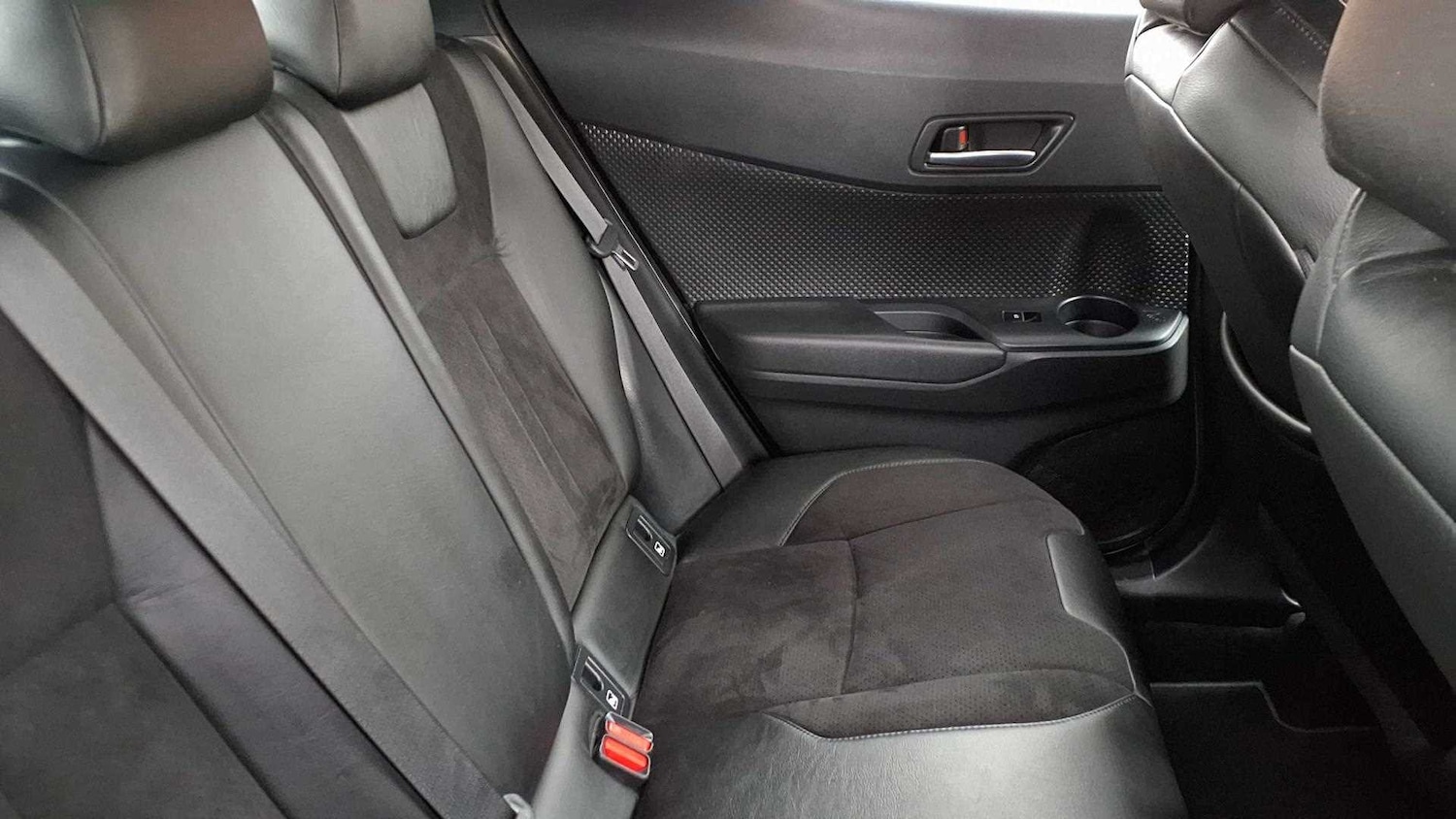 Used Toyota C-HR 2019 for sale - 76298300: Photo 18