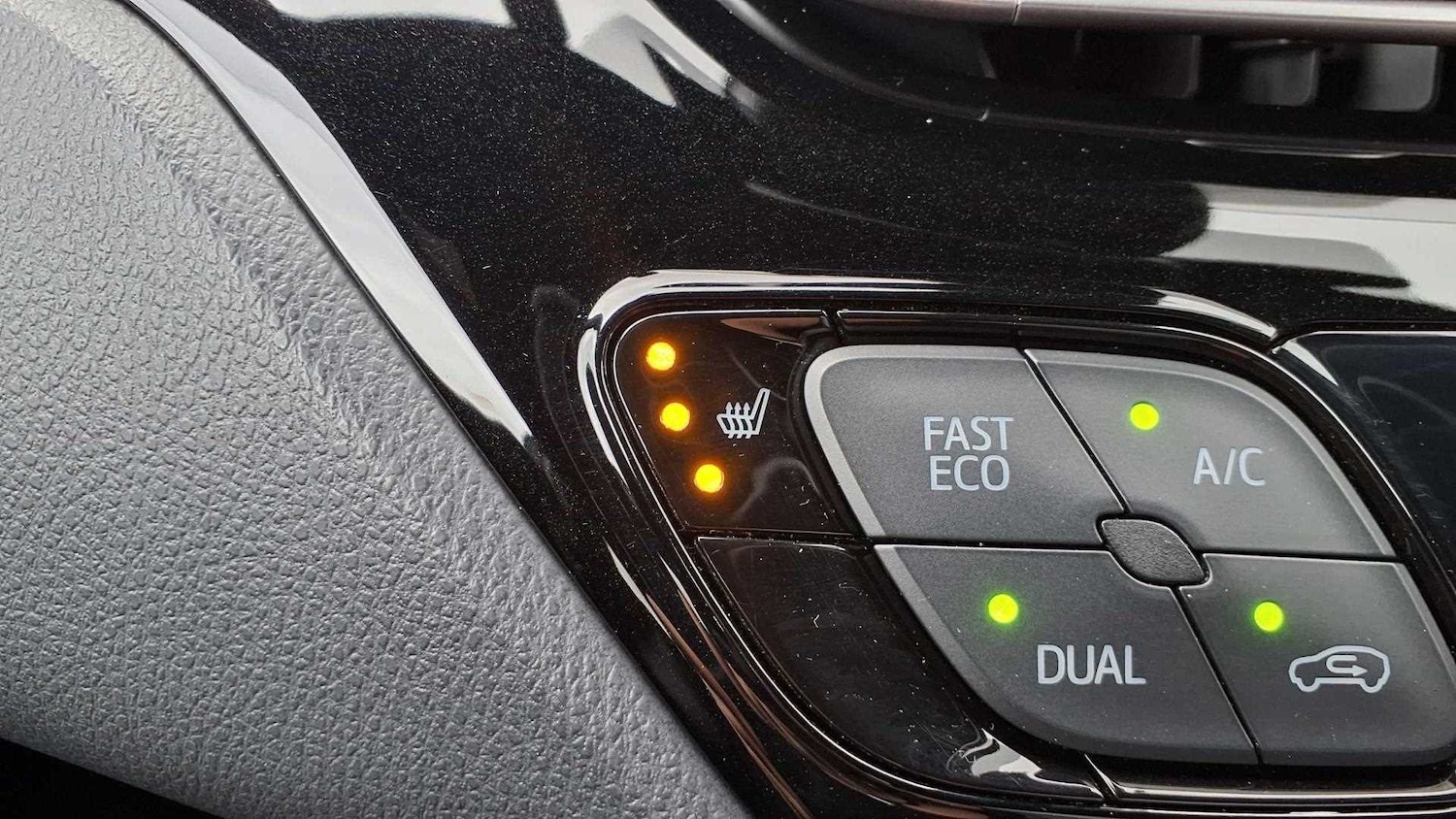 Used Toyota C-HR 2019 for sale - 76298300: Photo 25