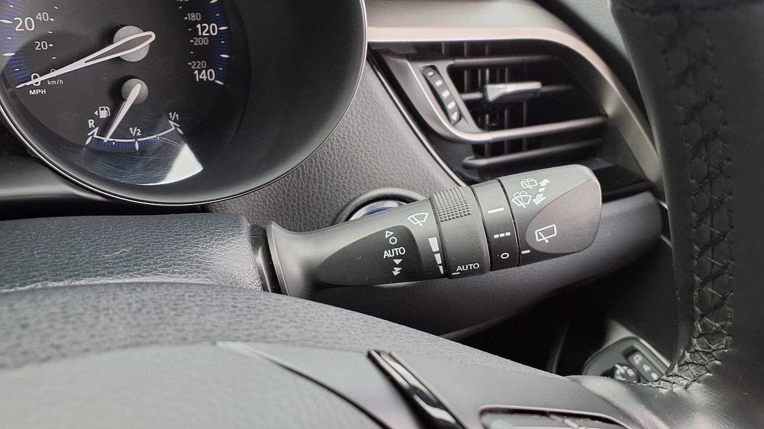 Used Toyota C-HR 2019 for sale - 76298300: Photo 29