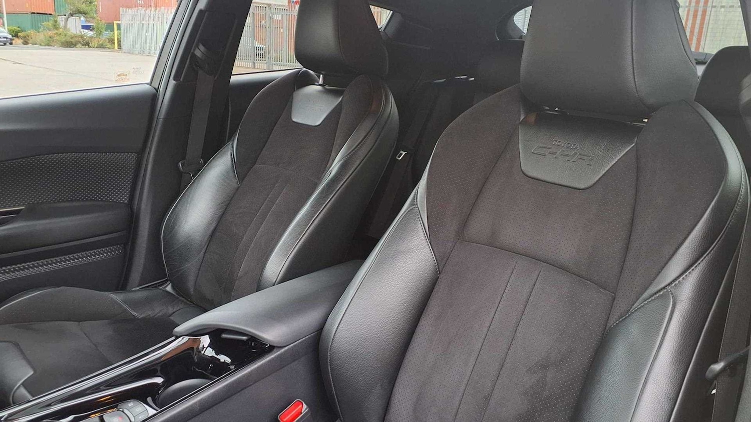 Used Toyota C-HR 2019 for sale - 76298300: Photo 35