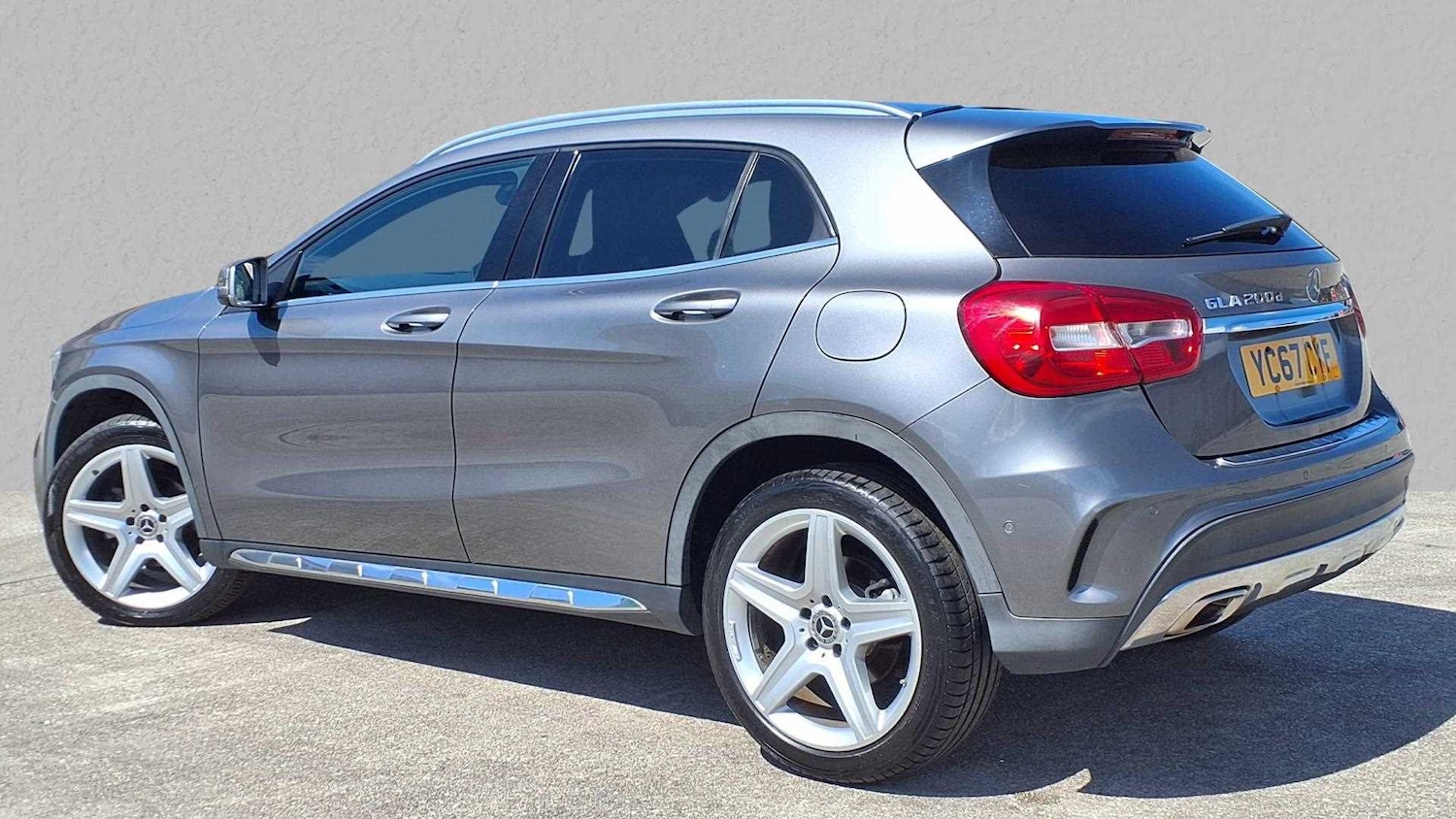 Used Mercedes-Benz GLA 2017 for sale - 76390668: Photo 2