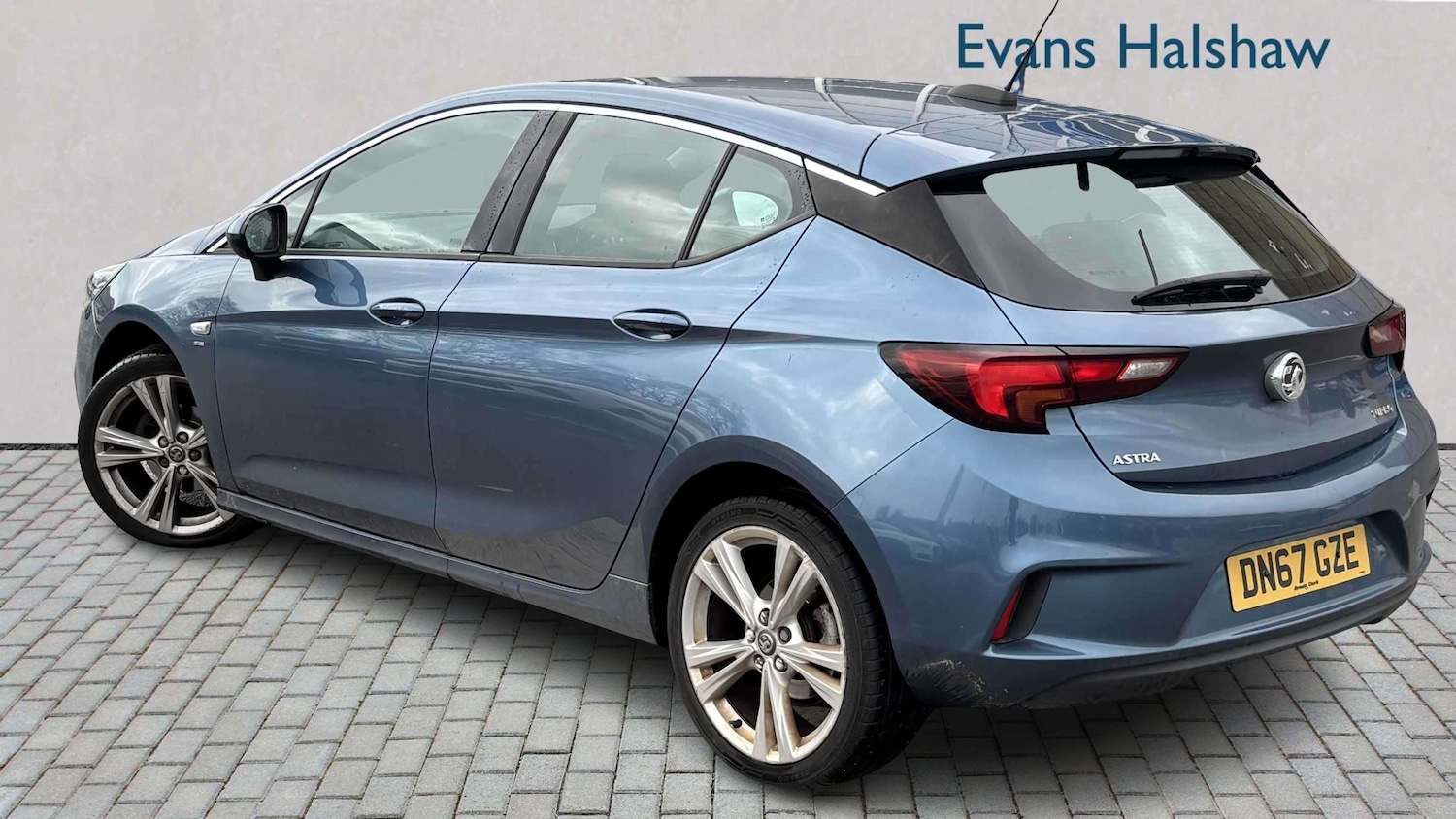 Used Vauxhall Astra 2017 for sale - 77899275: Photo 2