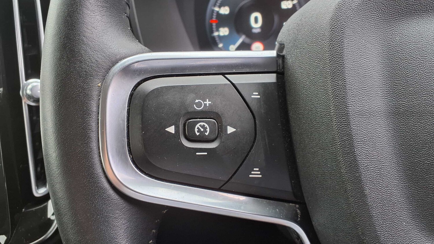 Used Volvo XC40 2020 for sale - 76113416: Photo 28