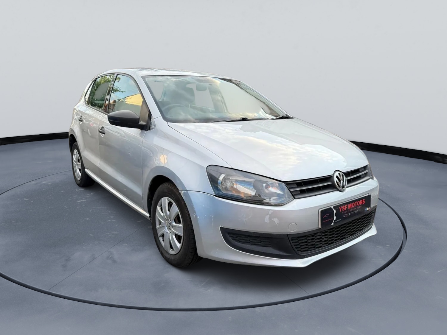 Used Volkswagen Polo 2011 for sale - 76953955: Photo 1