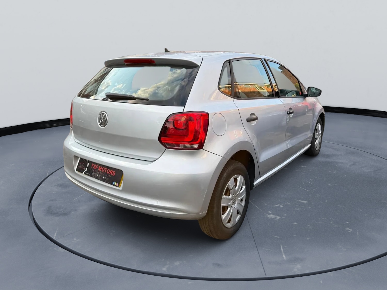 Used Volkswagen Polo 2011 for sale - 76953955: Photo 3