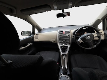 Used Toyota Auris 2010 for sale - 77300394: Photo