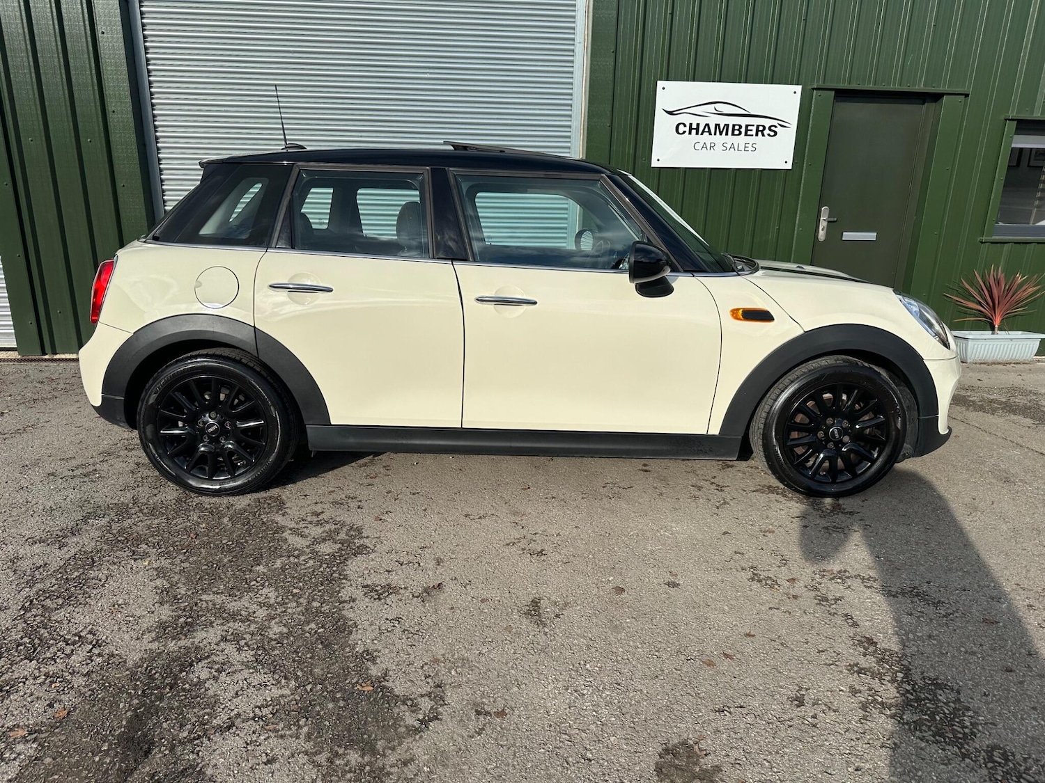 Used MINI Hatch 2015 for sale - 76325914: Photo 2