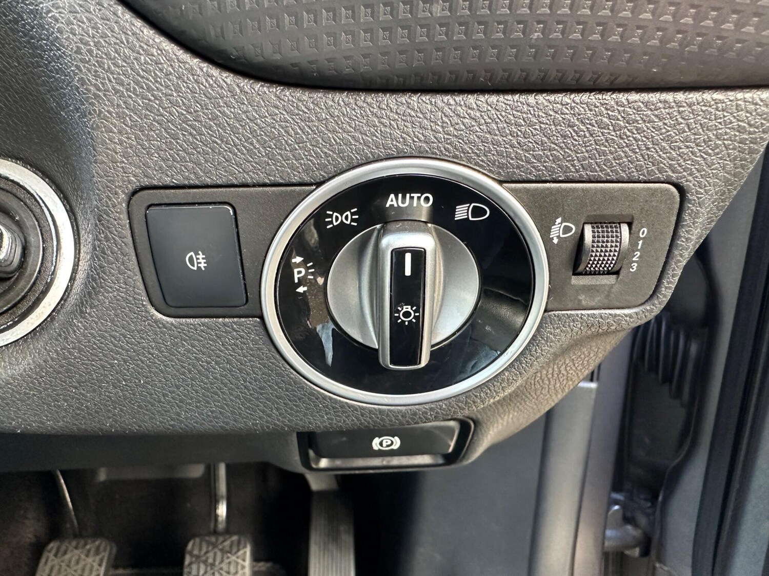 Used Mercedes-Benz A-Class 2015 for sale - 77926162: Photo 32