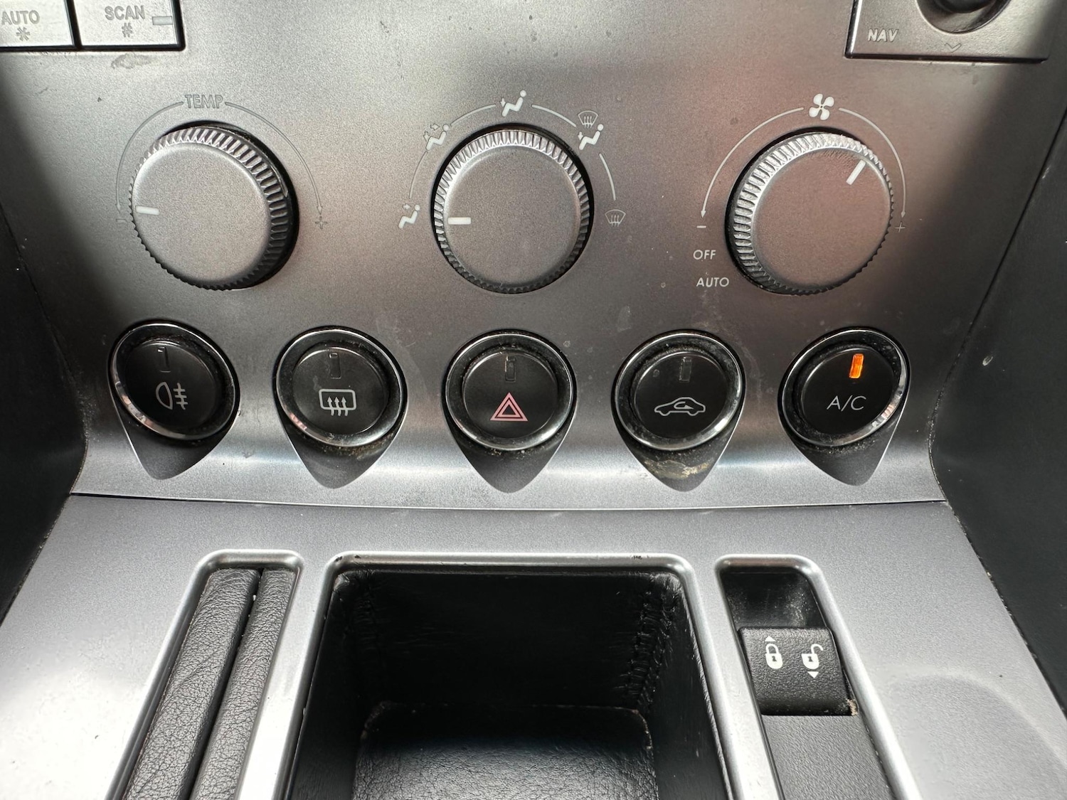 Used Aston Martin DB9 2005 for sale - 76988743: Photo 24