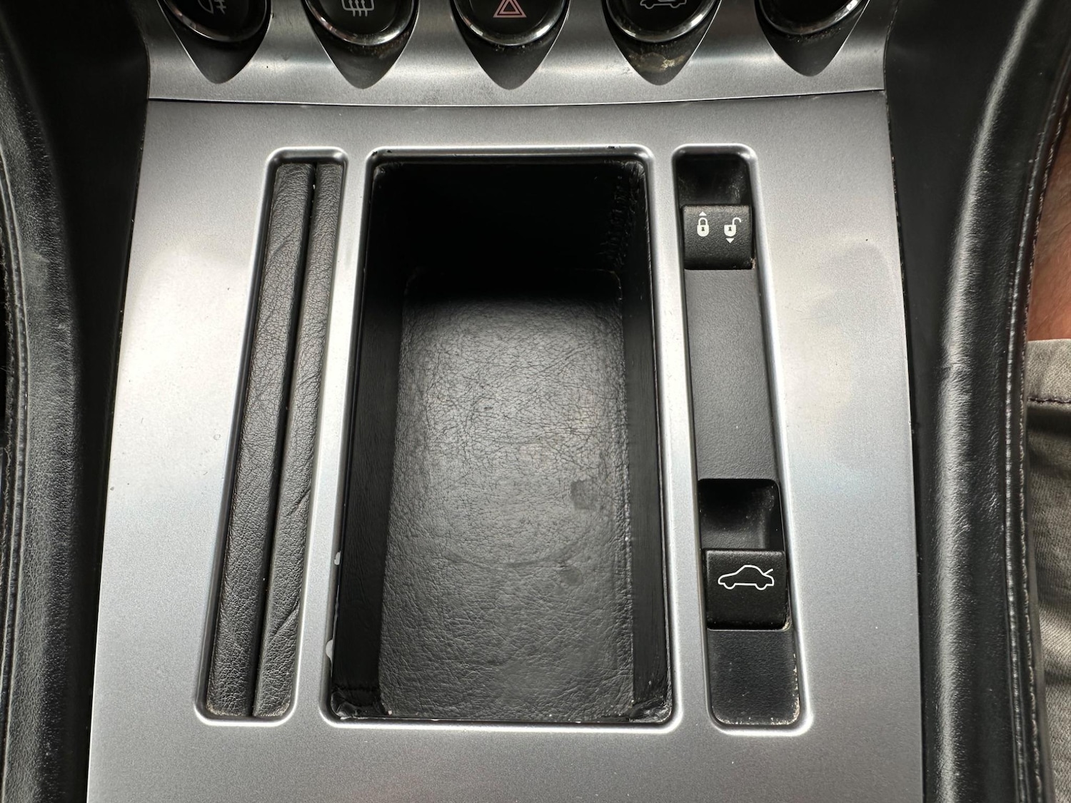 Used Aston Martin DB9 2005 for sale - 76988743: Photo 25