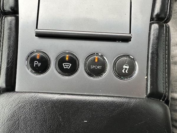 Used Aston Martin DB9 2005 for sale - 75291397: Photo 26