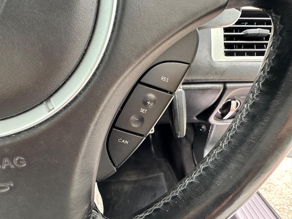Used Aston Martin DB9 2005 for sale - 75291397: Photo 32