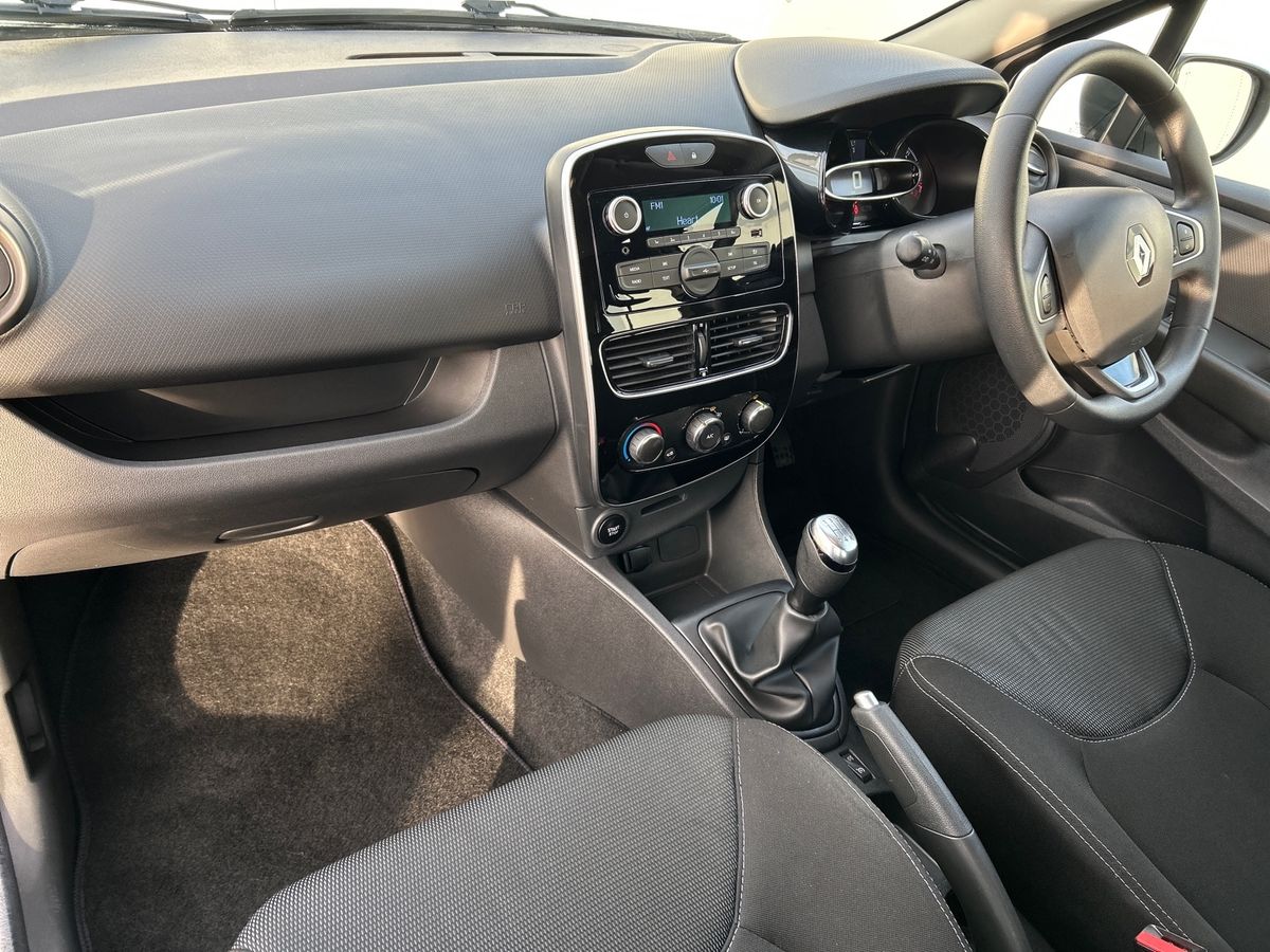 Used Renault Clio 2023 for sale - 76961564: Photo 2