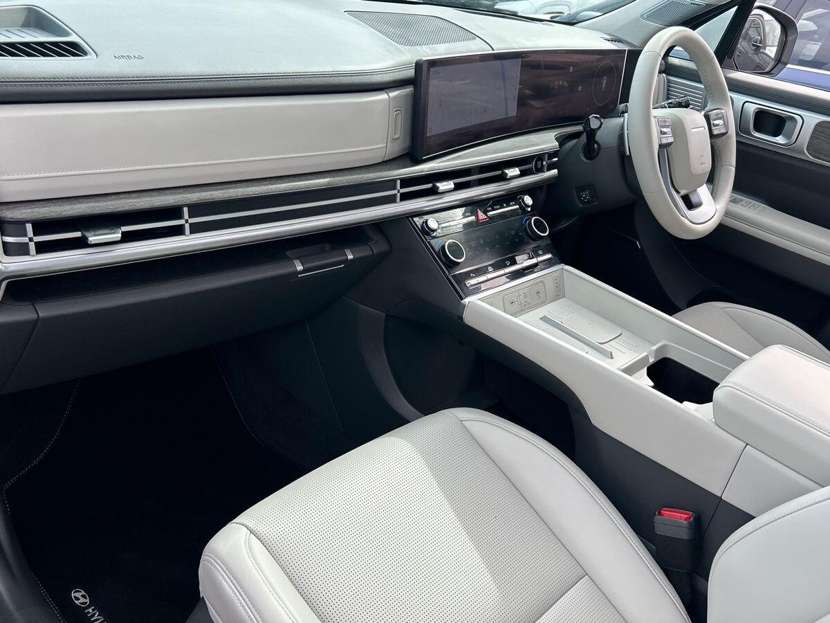 Used Hyundai Santa Fe 2025 for sale - 76300000: Photo 2