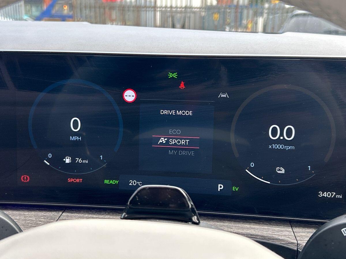 Used Hyundai Santa Fe 2025 for sale - 76300000: Photo 31