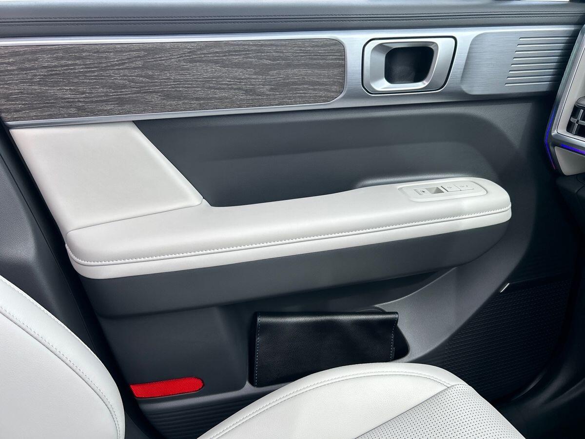 Used Hyundai Santa Fe 2025 for sale - 76300000: Photo 33