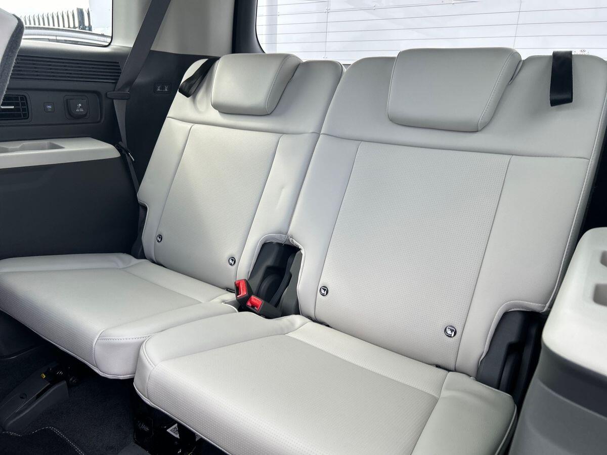 Used Hyundai Santa Fe 2025 for sale - 76300000: Photo 36