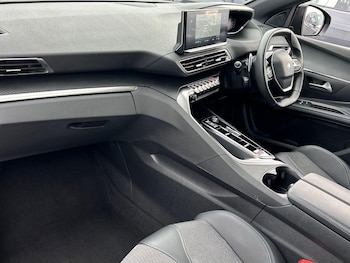 Used Peugeot 5008 2023 for sale - 76220123: Photo 2
