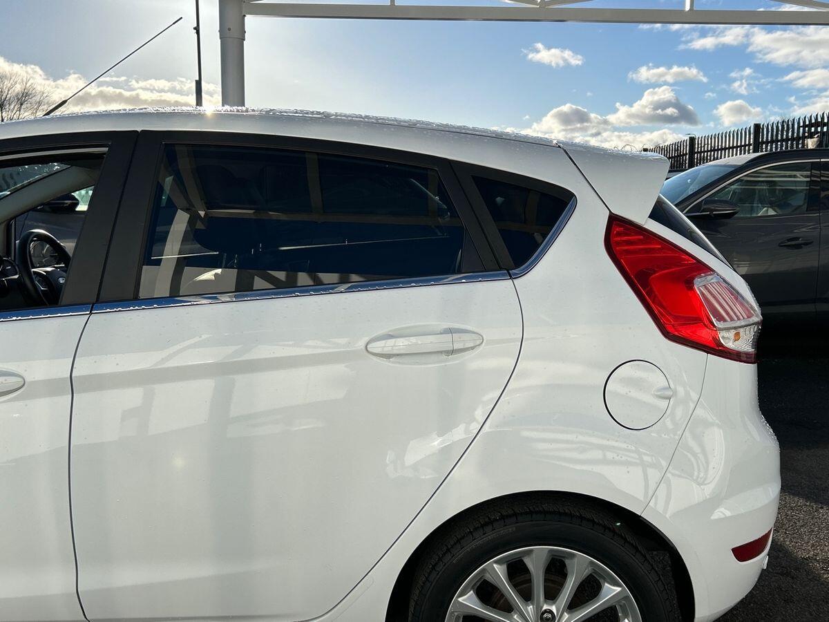 Used Ford Fiesta 2017 for sale - 76692259: Photo 36