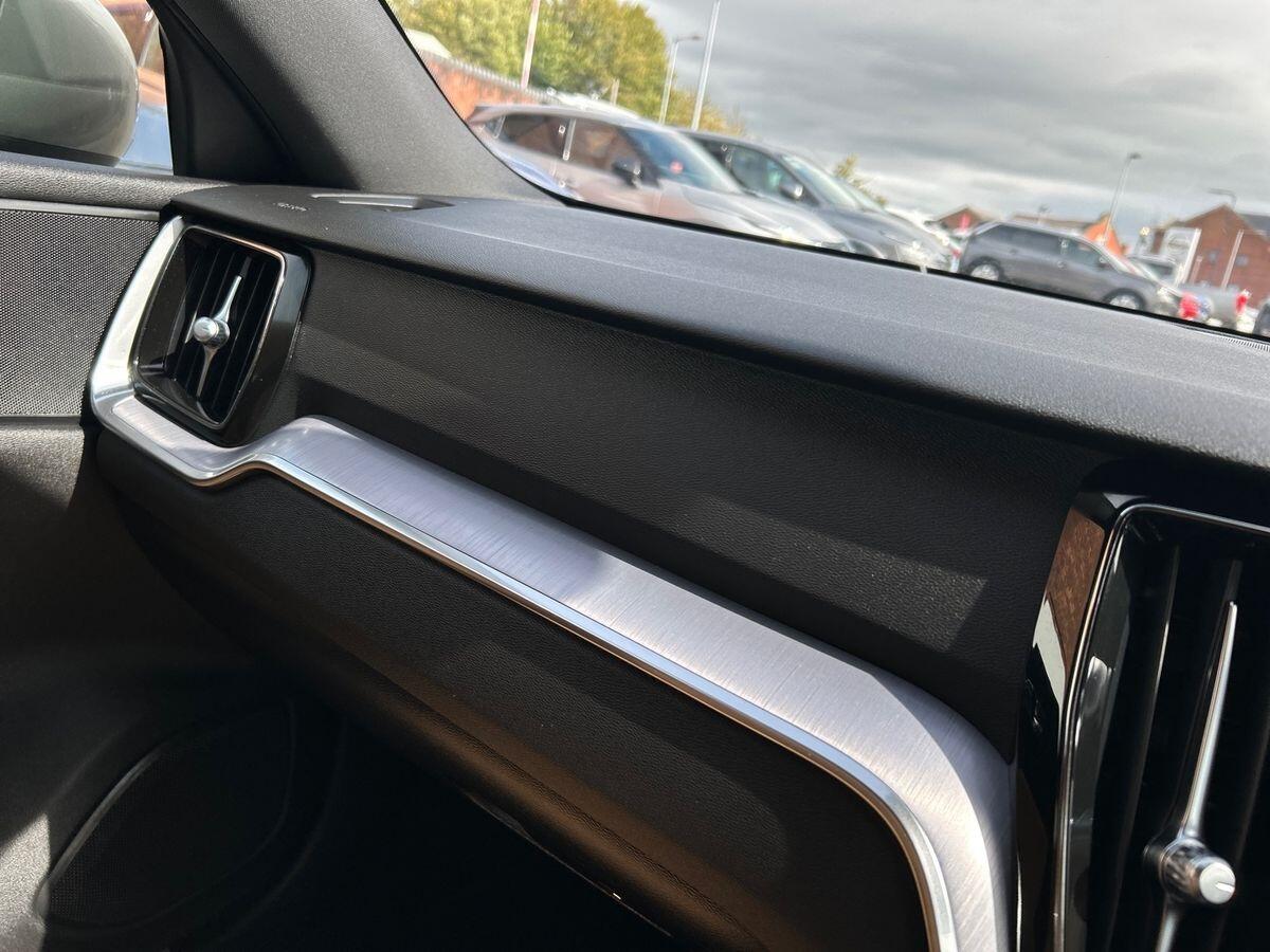 Used Volvo V60 2019 for sale - 76896190: Photo 32