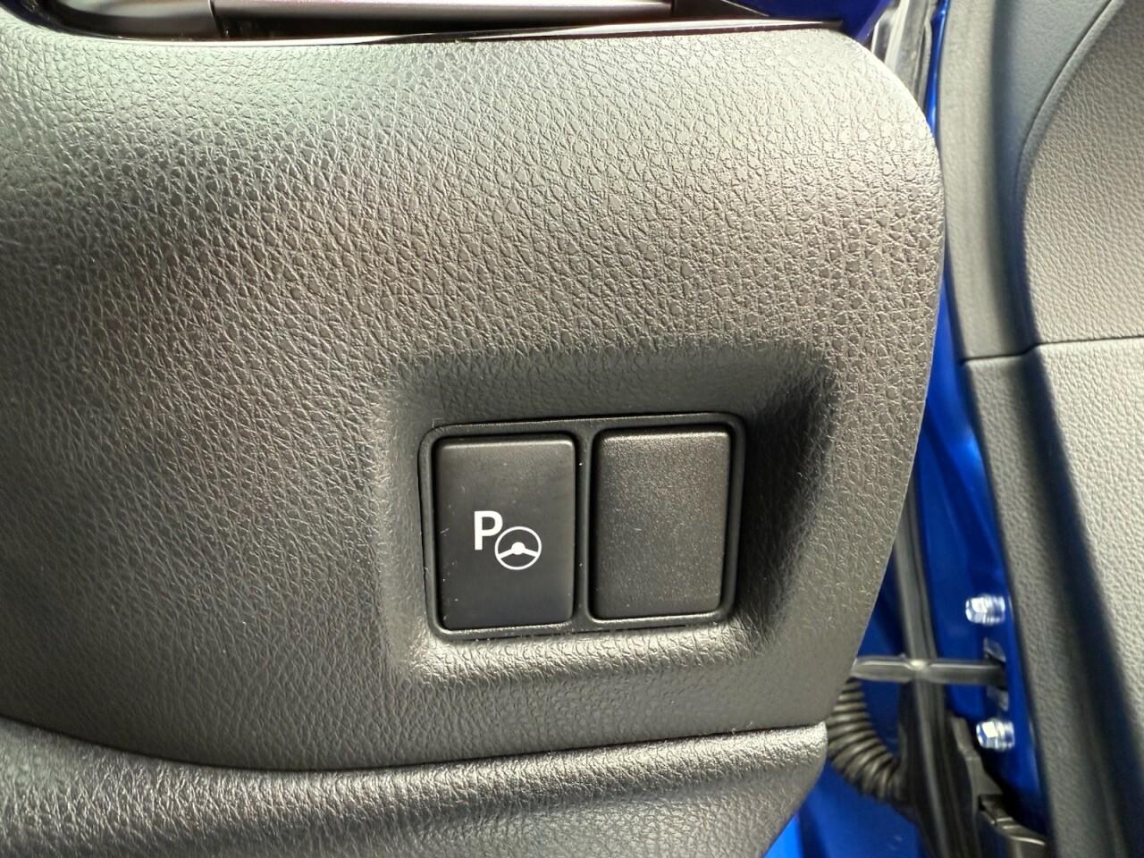 Used Toyota C-HR 2018 for sale - 76432857: Photo 17