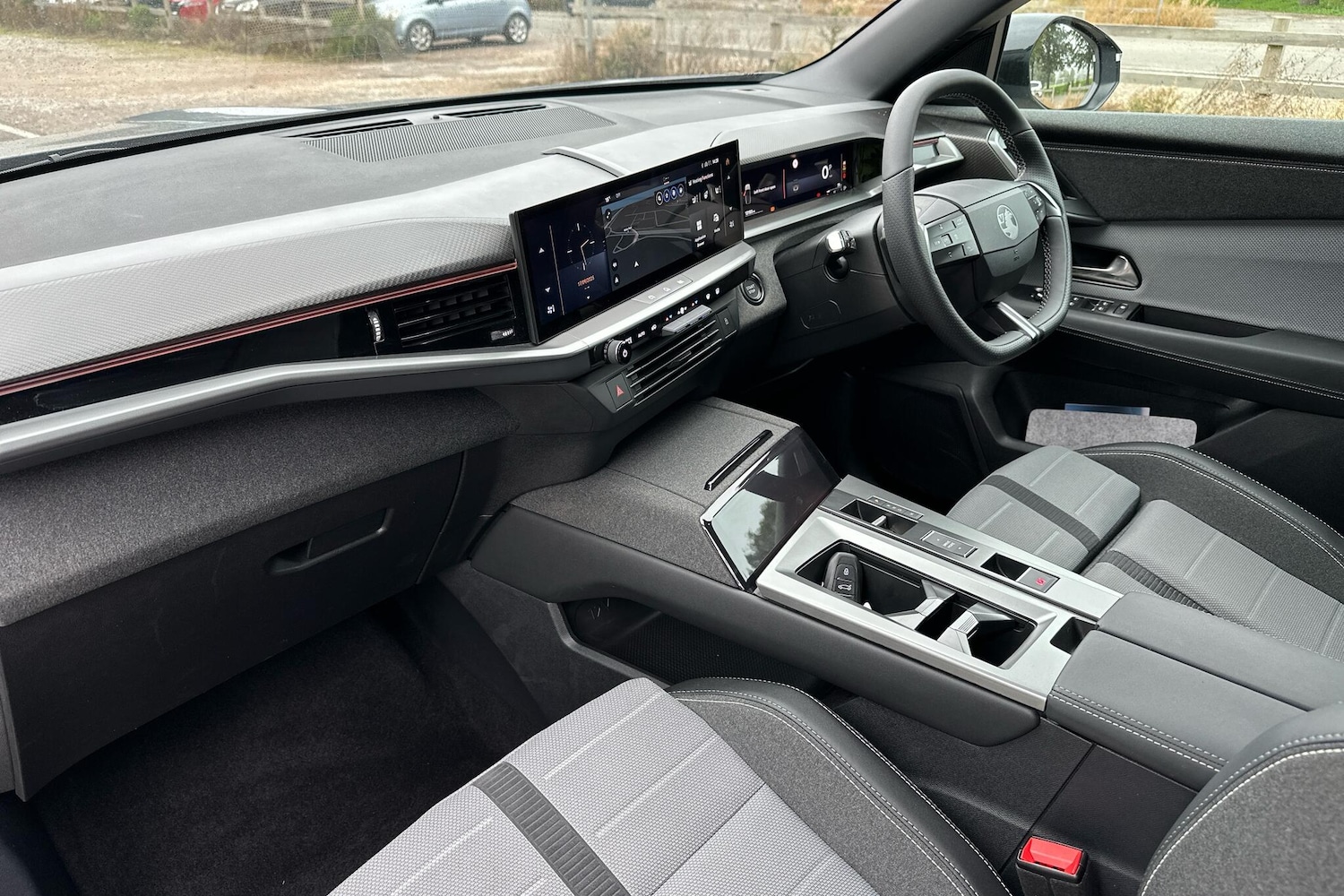 Used Vauxhall Grandland 2024 for sale - 76677856: Photo 2