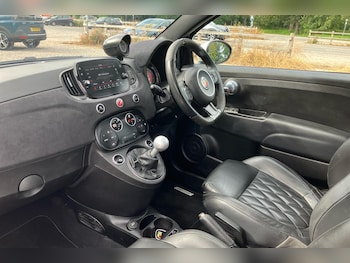 Used Abarth 695 2022 for sale - 76298815: Photo