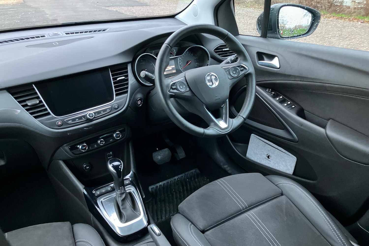 Used Vauxhall Crossland 2024 for sale - 76678881: Photo 2