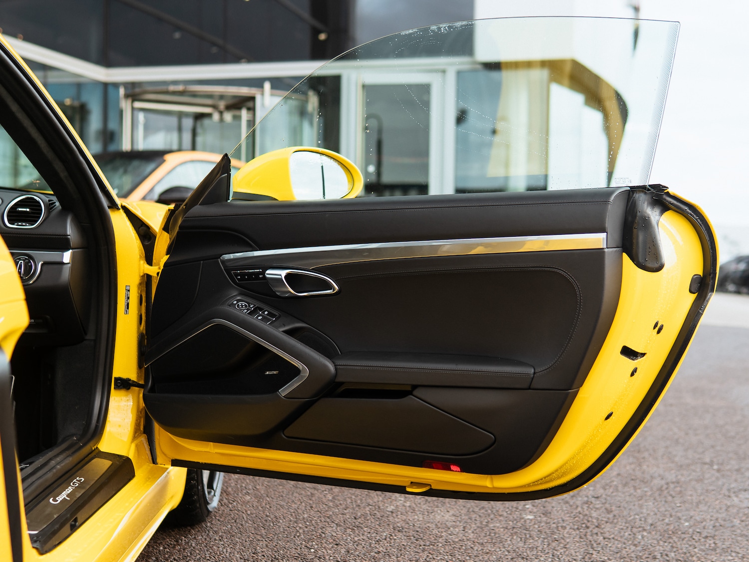 Used Porsche Cayman 2023 for sale - 76546010: Photo 21