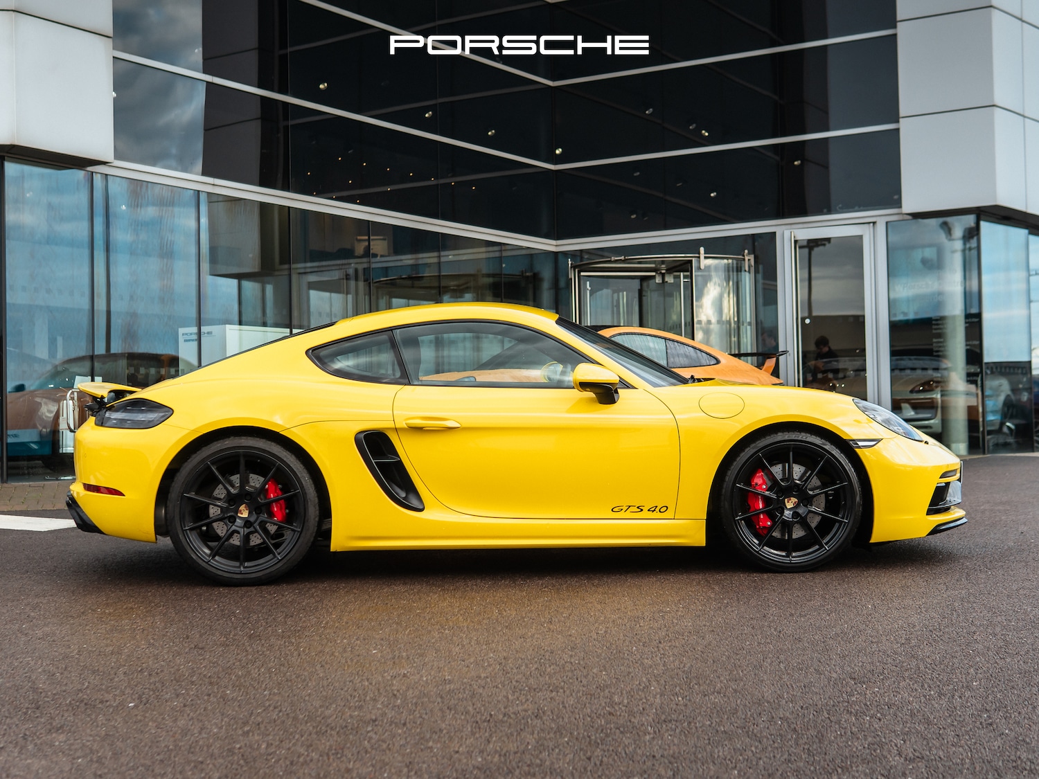 Used Porsche Cayman 2023 for sale - 76546010: Photo 3