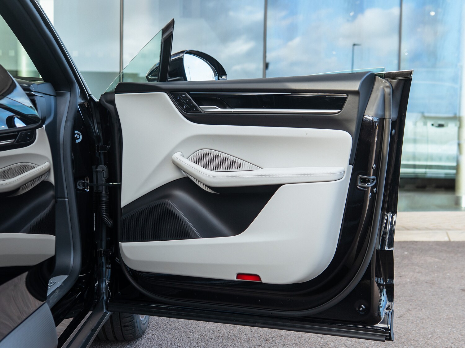 Used Porsche Macan 2024 for sale - 77935792: Photo 17