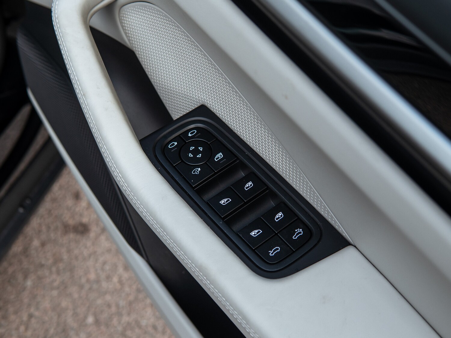 Used Porsche Macan 2024 for sale - 77935792: Photo 24