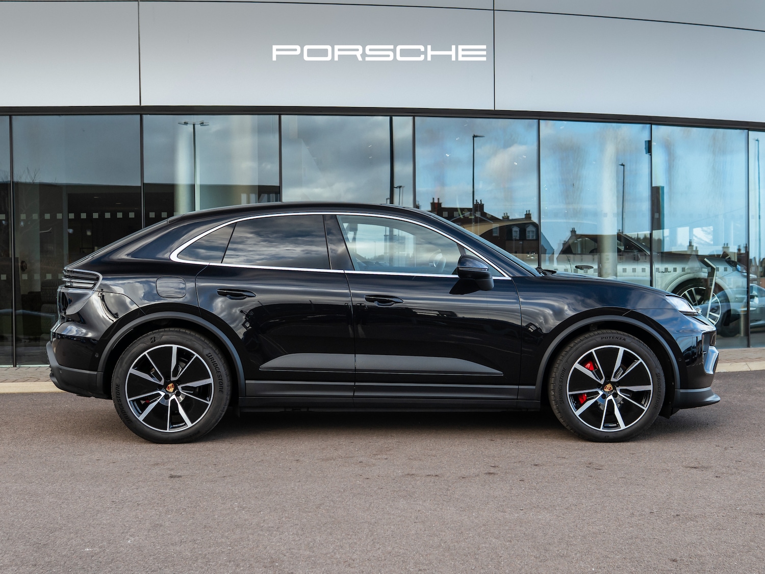 Used Porsche Macan 2024 for sale - 77935792: Photo 4