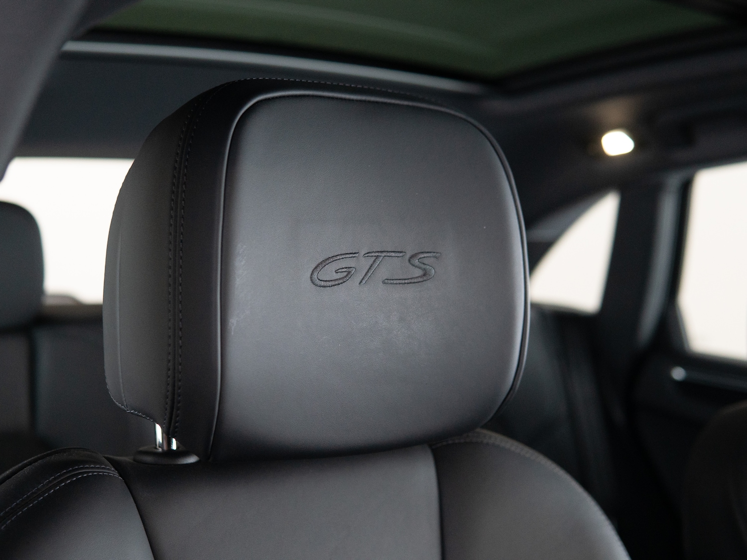 Used Porsche Macan 2022 for sale - 77152675: Photo 12