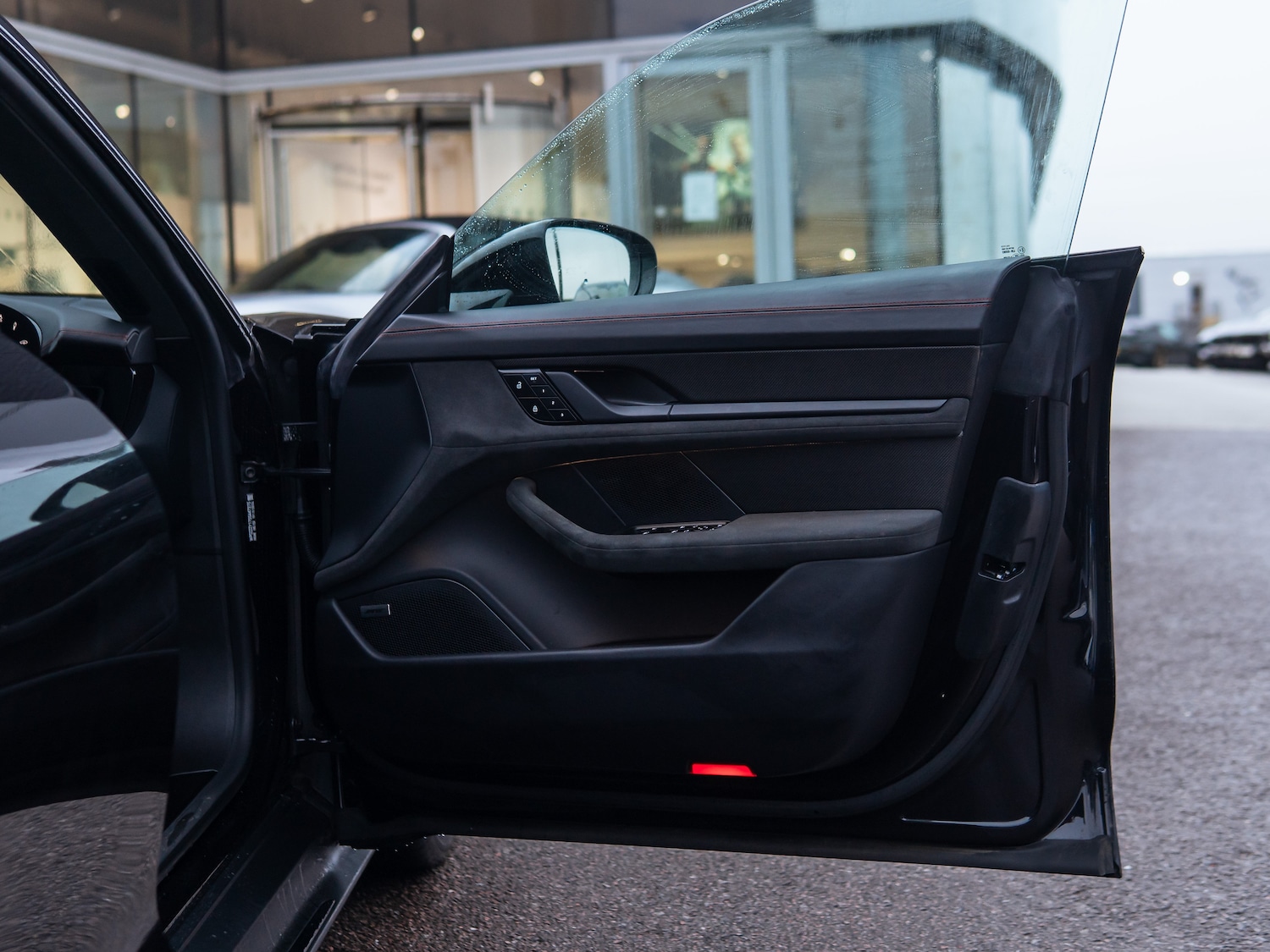 Used Porsche Taycan 2025 for sale - 77382217: Photo 14