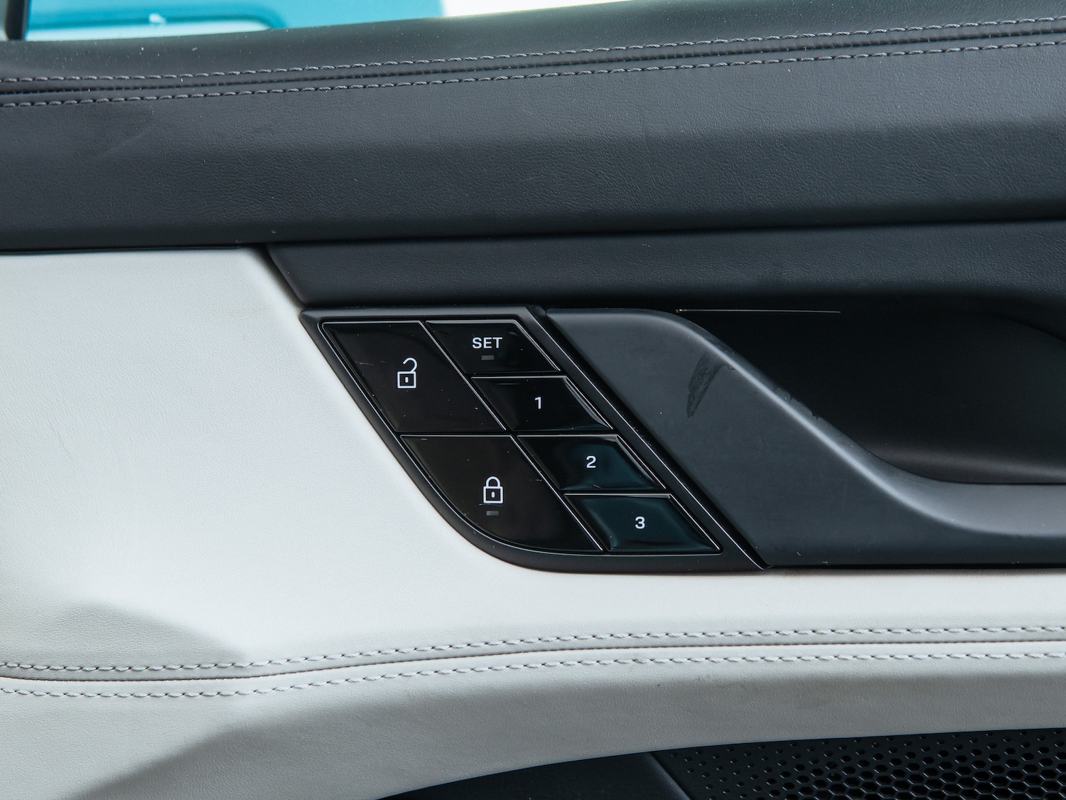 Used Porsche Taycan 2020 for sale - 77919270: Photo 14