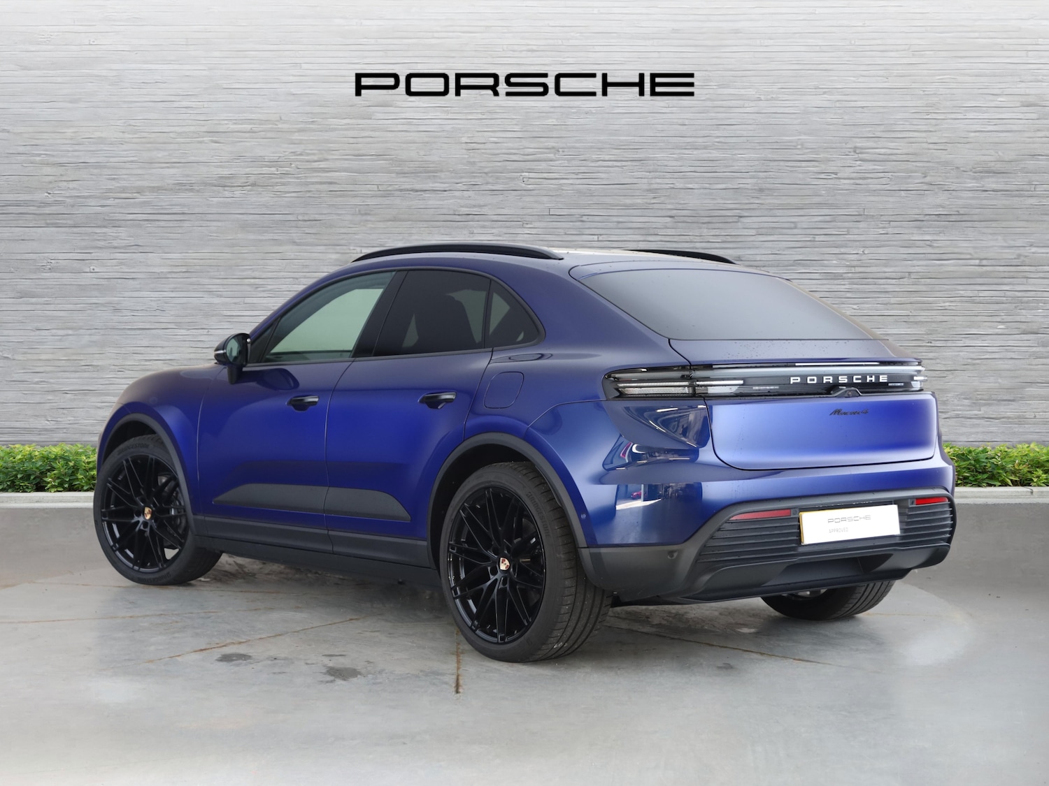 Used Porsche Macan 2025 for sale - 77172400: Photo 2