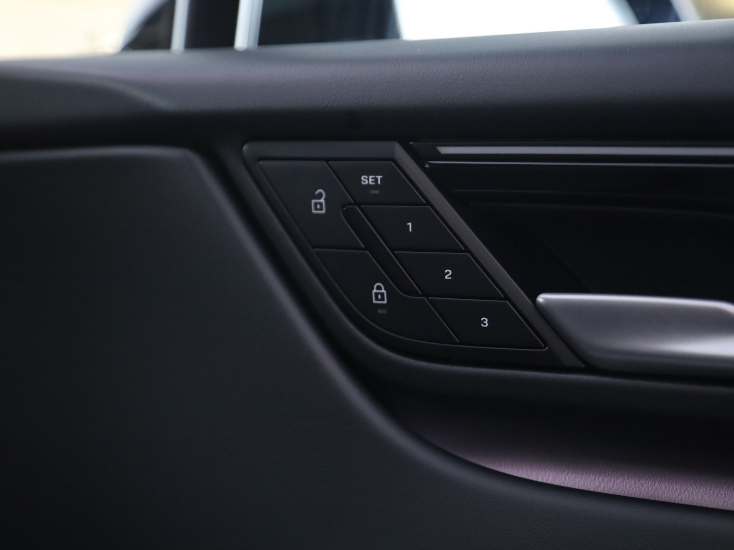 Used Porsche Macan 2025 for sale - 77172400: Photo 36